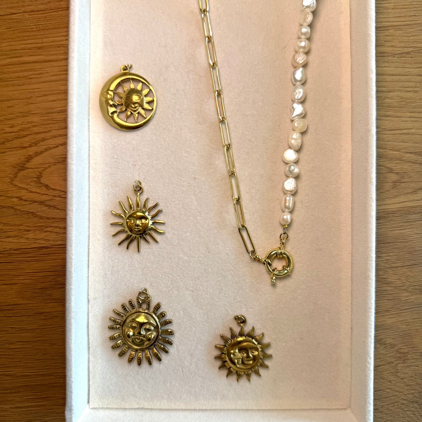 HALSKETTE MOONCHILD (wähle 1 aus 4 Charms)
